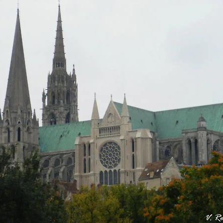 Charmant Studio A Deux Pas De La Cathedrale Chartres Exterior photo